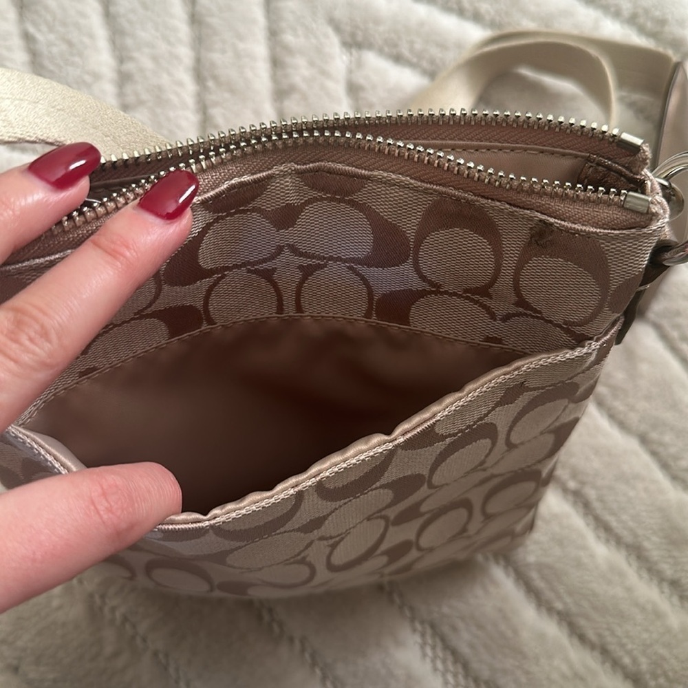 Coach Crossbody Bag - Picture 5 of 7